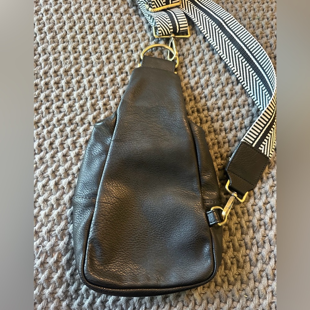 Urban Originals Black Crossbody Sling Bag with Patterned Strap - Picture 3 of 10